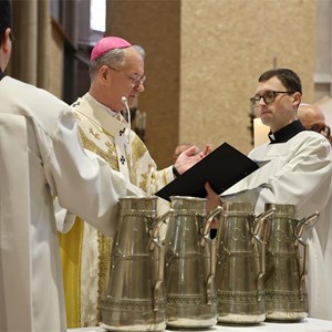 Nadbiskup Kutleša predvodio Misu posvete ulja u Zagrebačkoj katedrali